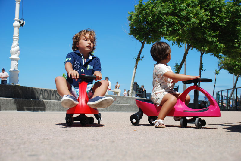 Disfruta en cualquier lugar de un paseo en Didicar con tus amigos. Todos se fascinarán al verte circular de una forma tan cómoda y sencilla